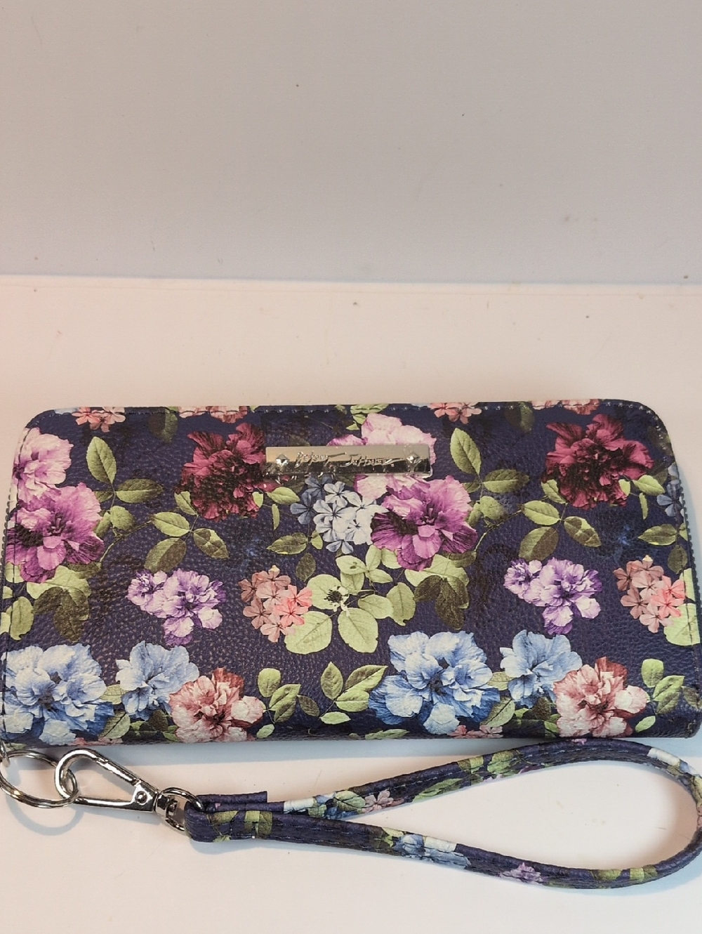 Betsey Johnson Floral Wallet Wristlet Zip Around Blue Floral  8x4"‎ Purse